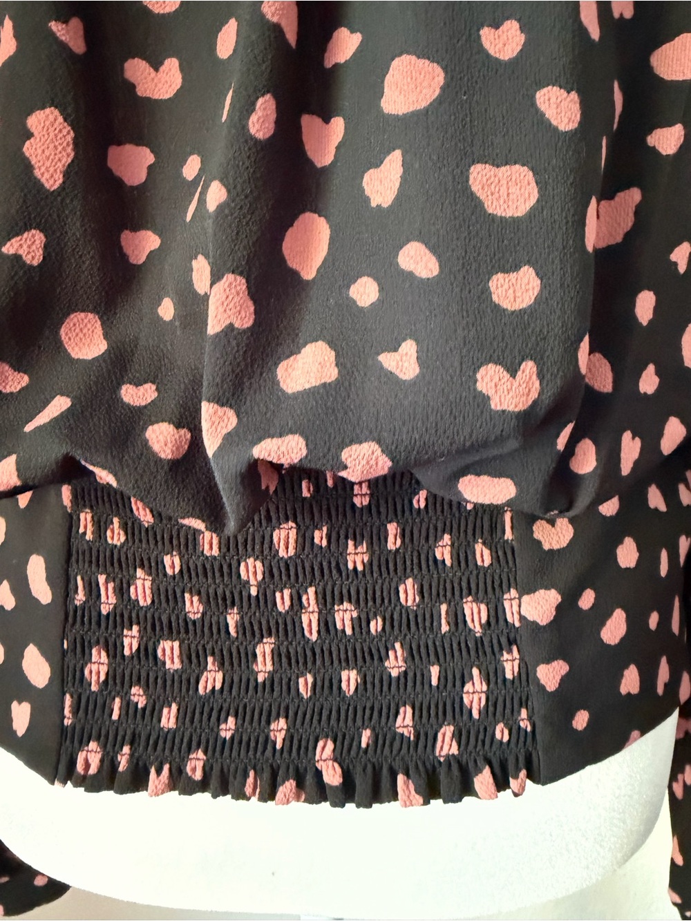 All In Favor Pink Black Abstract Spot Surplice Wrap Blouse Smocked Back S/M - Picture 6 of 10